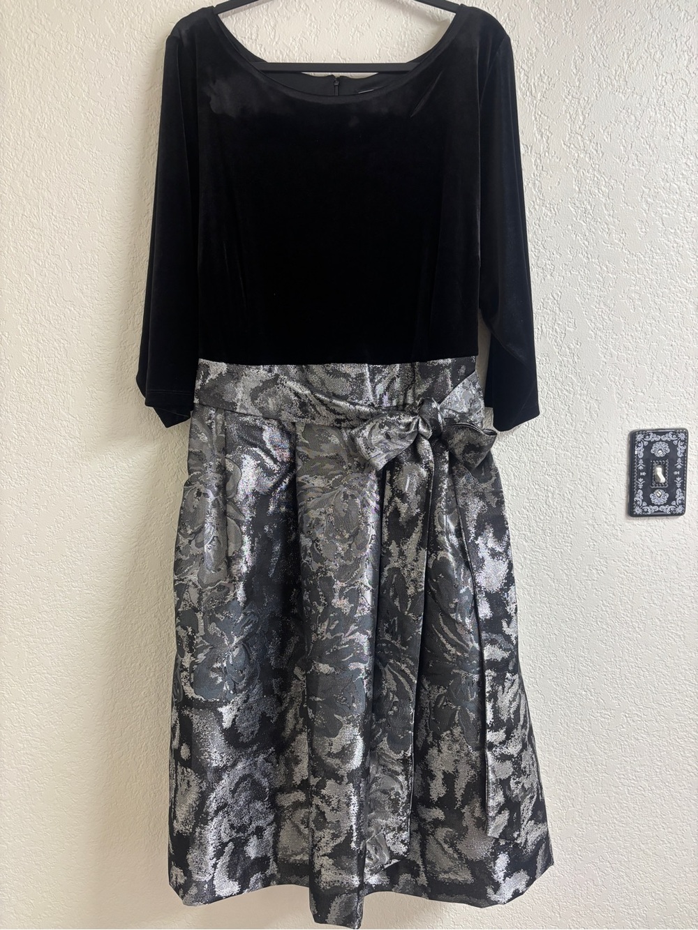 Jessica Howard 24W Black Velvet Silver Jacquard Holiday Party Dress